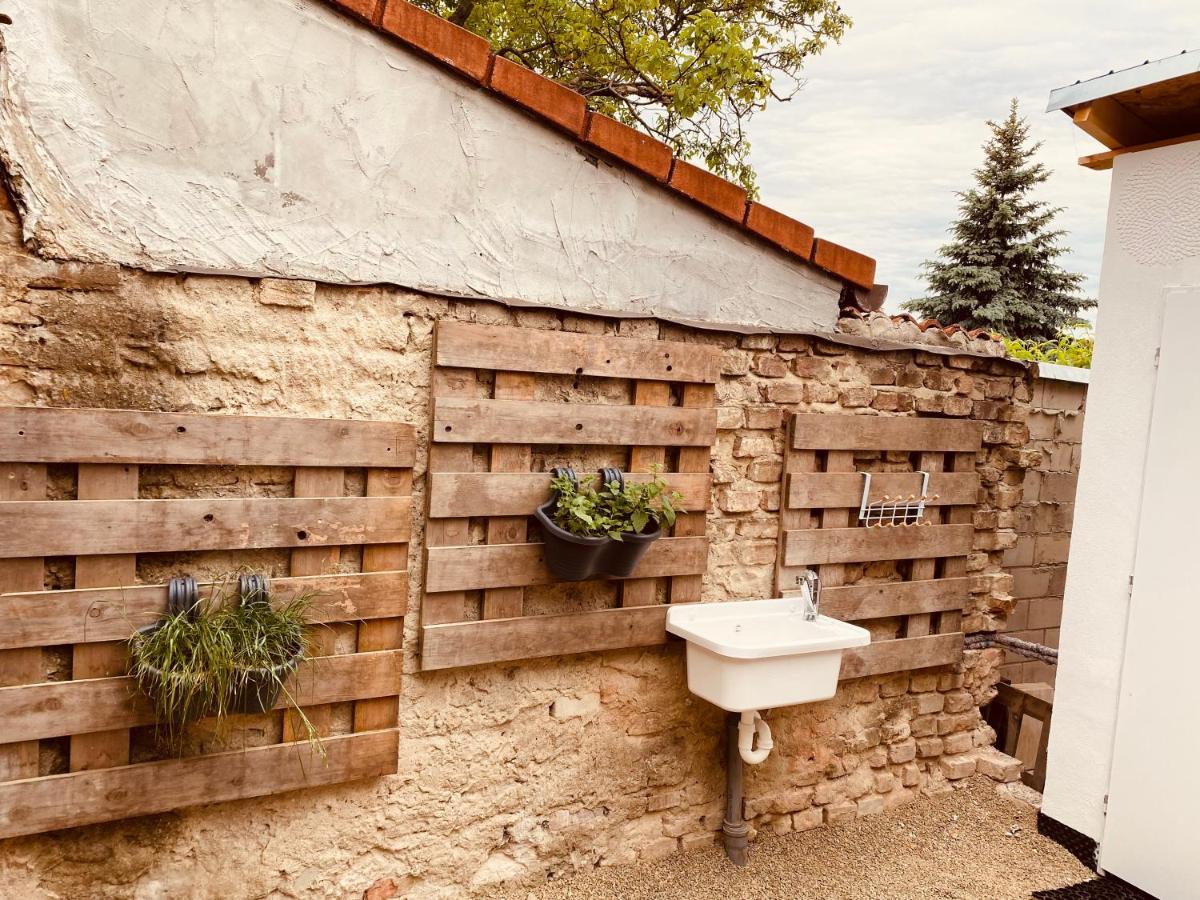 Chatky Daniel-Mikulov, A Private Campsite Just For You Bagian luar foto